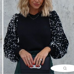 Vici sweater Size small